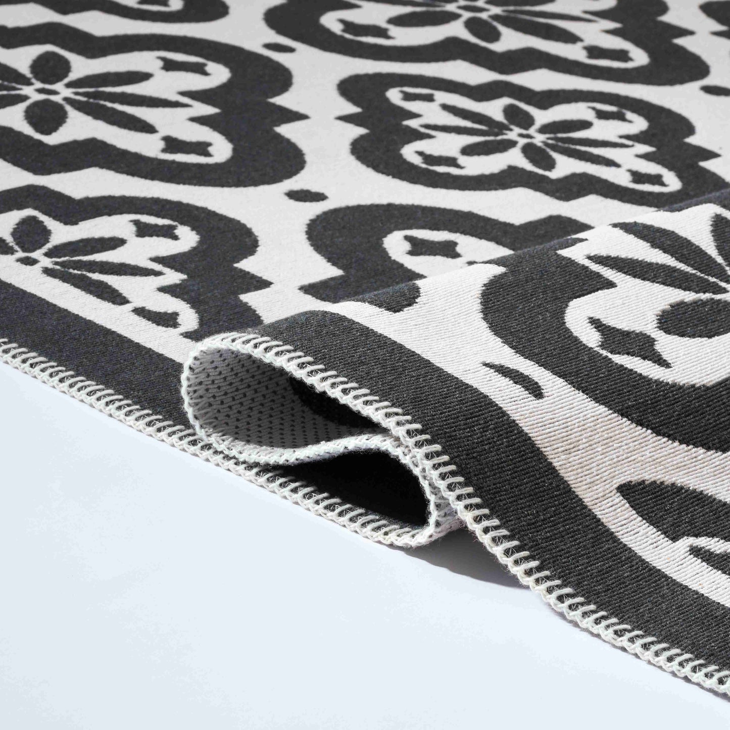 Arya Neo Black White Rug | Artistry Home