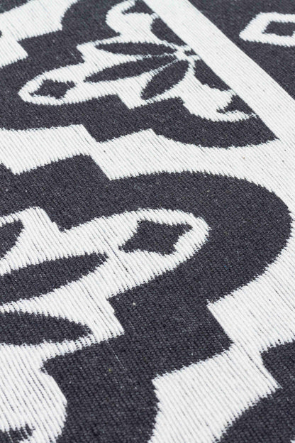 Arya Neo Black White Rug - Pattern Focus | Artistry Home