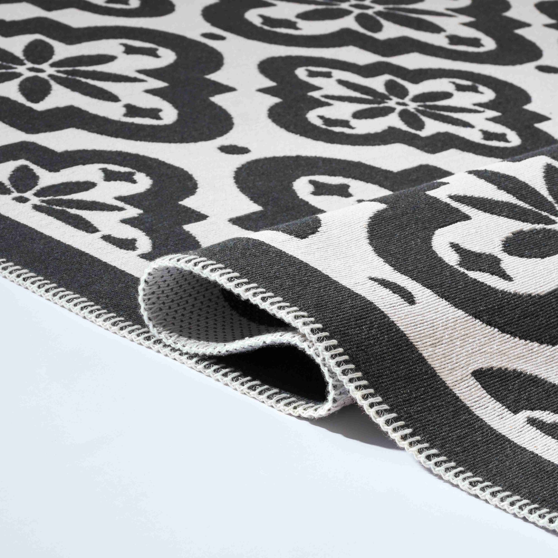 Arya Neo Black White Rug | Artistry Home