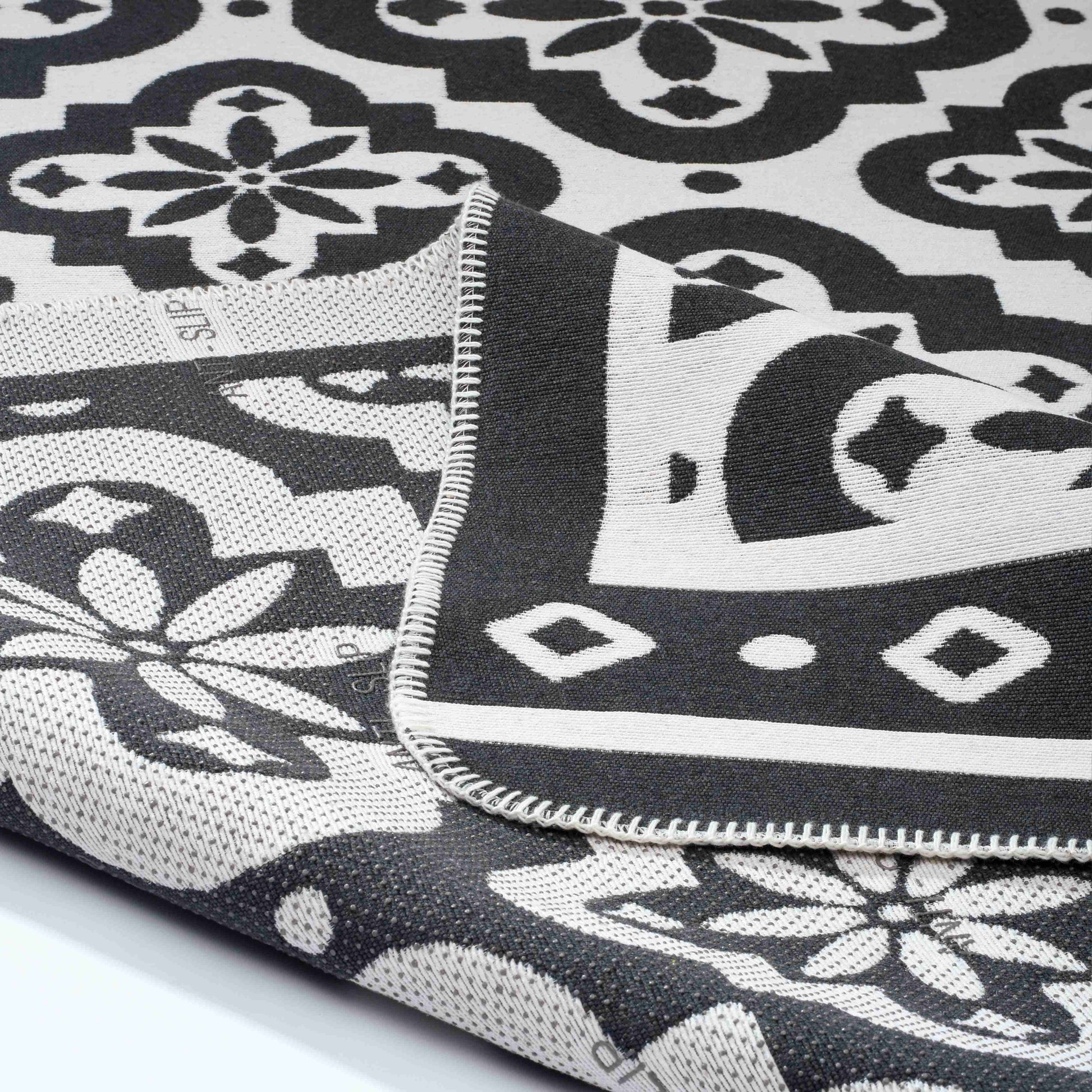 Arya Neo Black White Rug - Front and Back View | Artistry Home